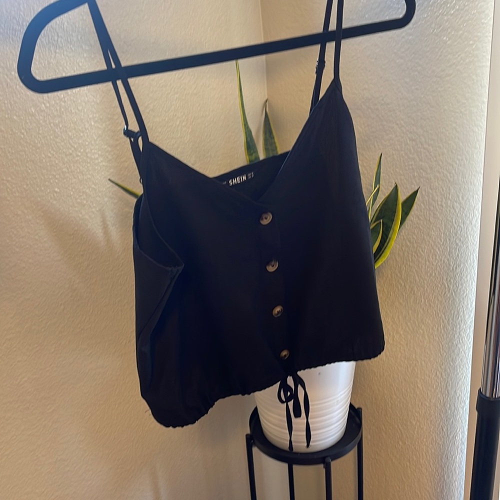 Cropped tank with buttons shein